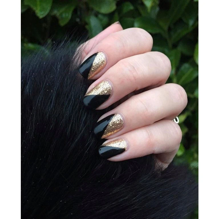 CND Vinylux Nail Polish, 105 Black Pool - Billede 3